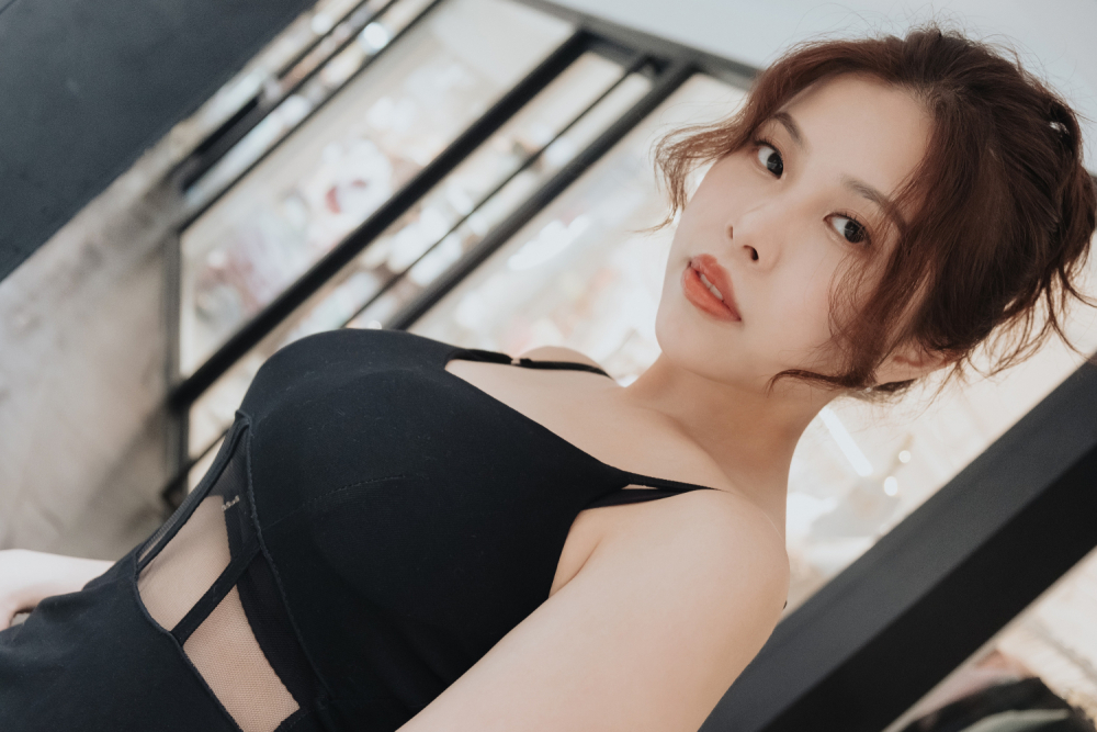 Poster for CUS-2584 Angel Films 25-year-old hotel female public relations was hit on right after get off work. The hard penis could not bear the rapid stimulation between her snow-white big breasts and ejaculated violently.