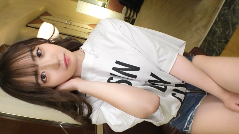 SIRO-5212 She rides a man's body with her slender body finished at a resort part-time job and her tight ass! ! A cheerful girl dances wildly as h