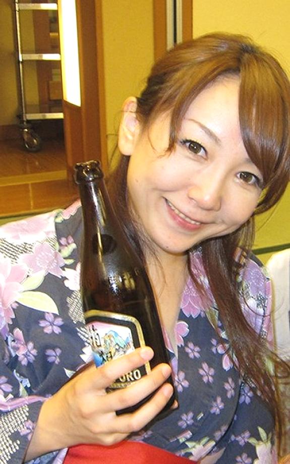 HIGH-033 I Brought An Employee Who Got Mud On A Company Trip To My Room And Fucked Her! Kirihara Azusa